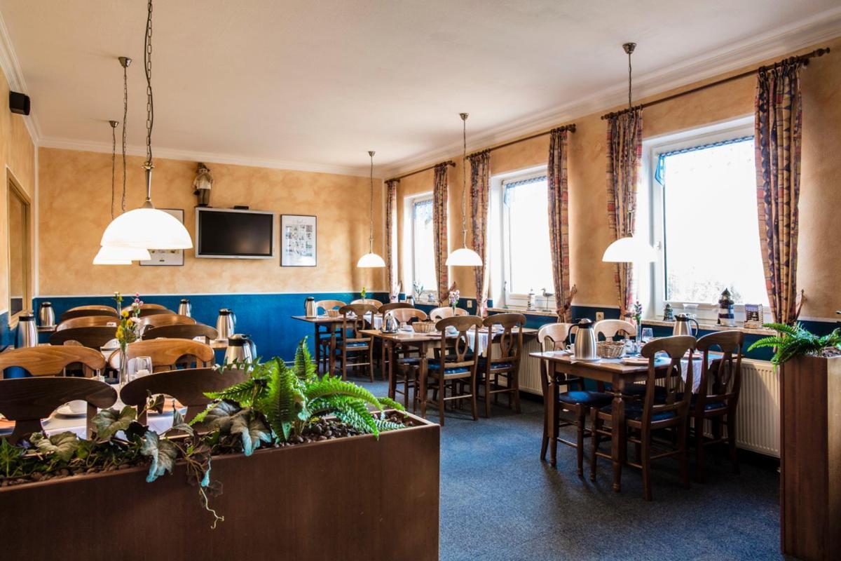 Logia Hotel Garni Neuharlingersiel Exteriör bild