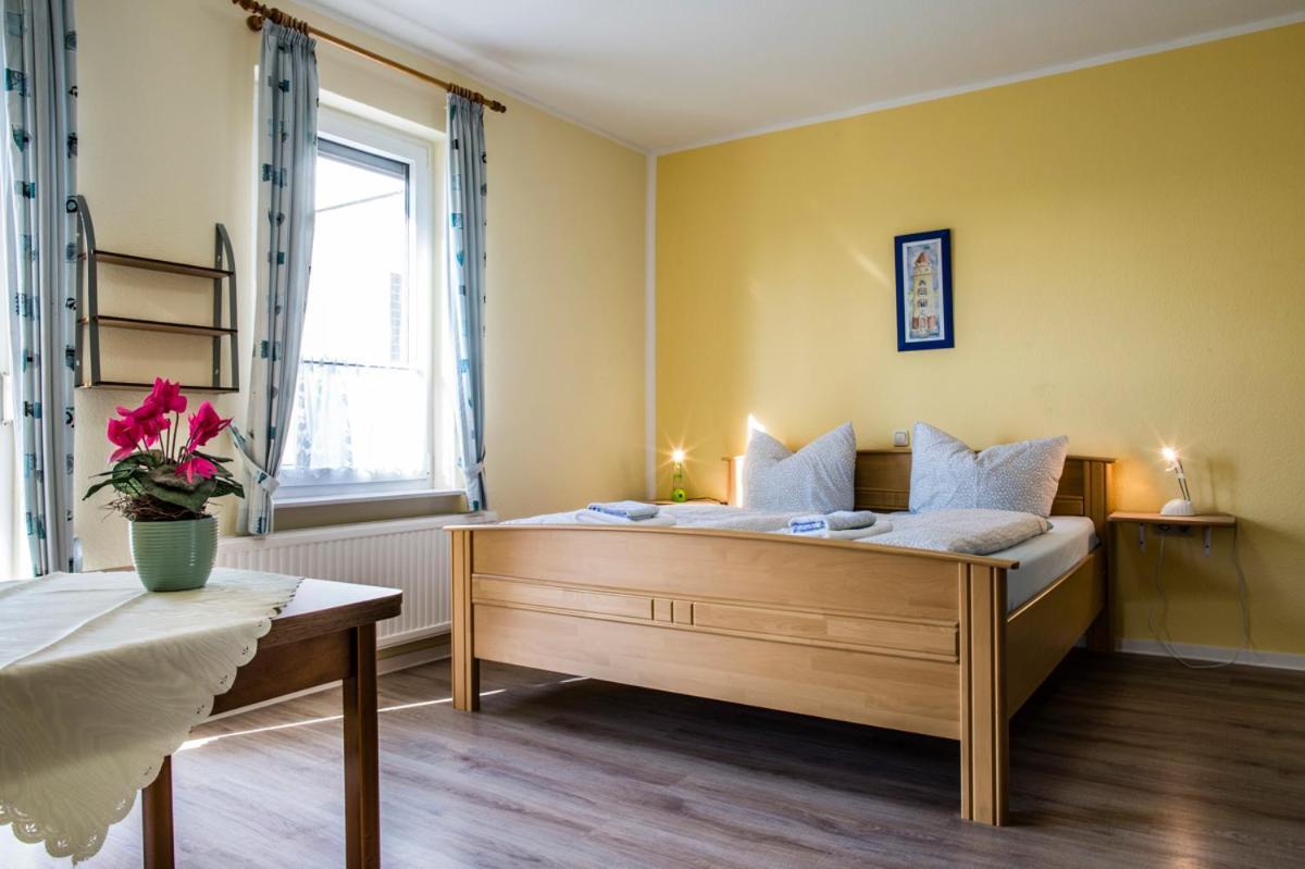 Logia Hotel Garni Neuharlingersiel Exteriör bild